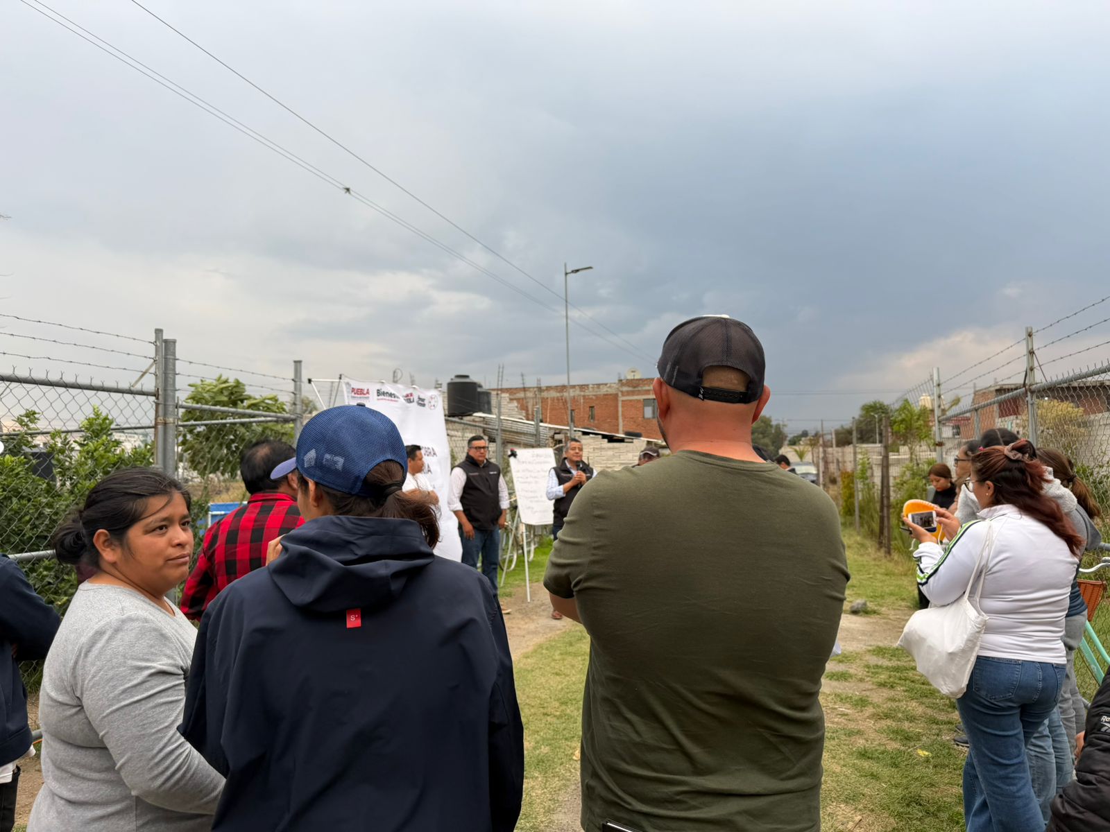 Ray Cuautli impulsa obra comunitaria en Comac; vecinos priorizan mejora sanitaria