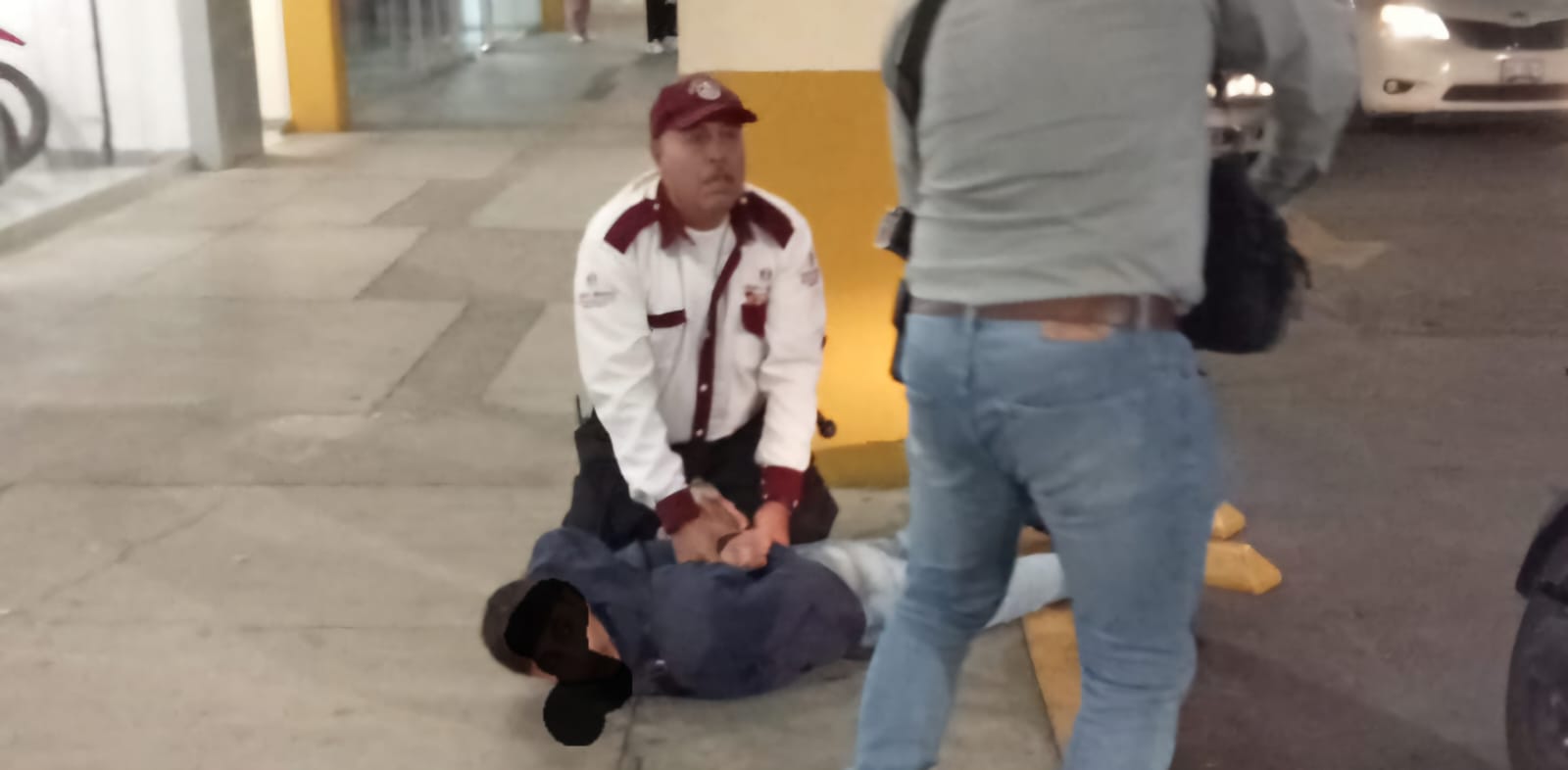 Ministeriales frustran asalto en Coppel Cruz del Sur Cuautlancingo; un presunto delincuente fue detenido