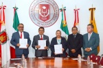 Foto: Cortesía Firma de convenio entre la UATx y la FGJE en Tlaxcala.