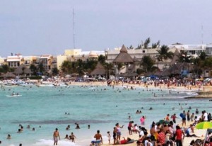 La llegada de turistas internacionales a playas mexicanas