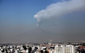 Cholula ante la expectativa del volcán Popocatépetl