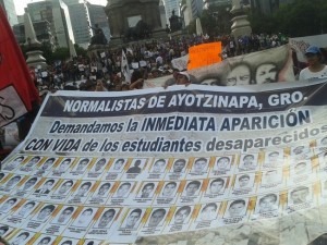 marcha por normalistas de Ayotzinapa