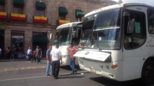 normalistas entregan autobuses secuestrados