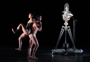 Entre bailarines y humanoides, el Auditorio Nacional presenta 'Robot'