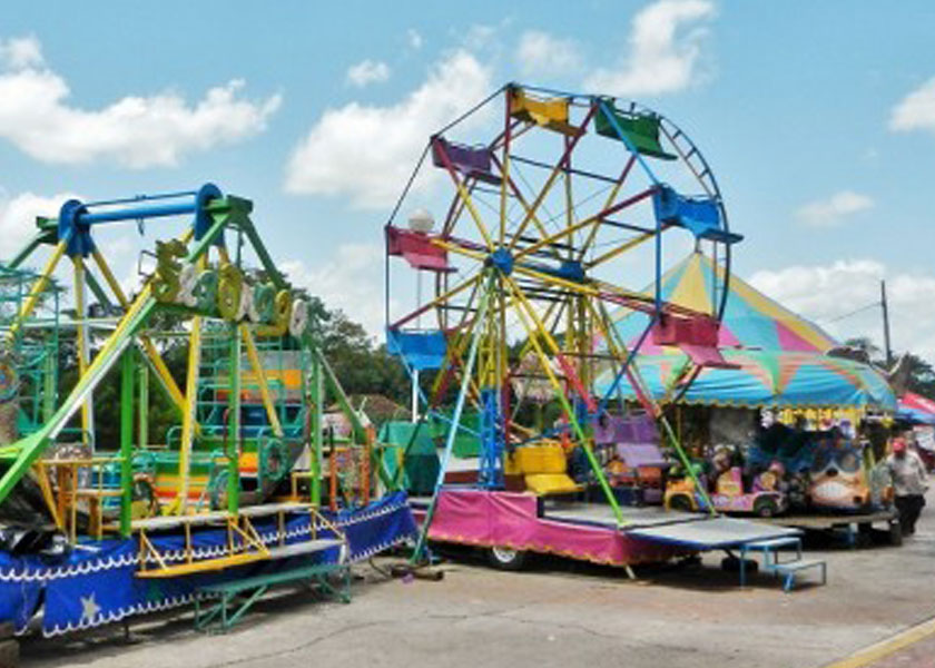 Se aproxima la Feria de Puebla: Llegan los juegos mecánicos y se preparan los escenarios