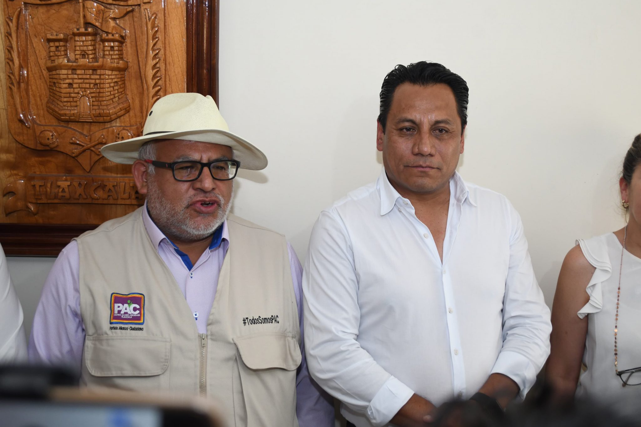 Vamos a rescatar Apizaco, dice Saga en registro como candidato por el PAC