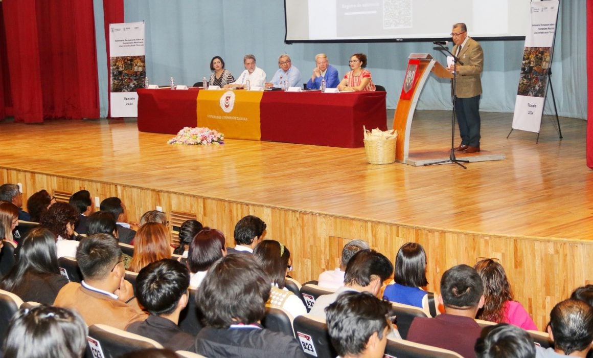 Reflexionan en la UATX sobre el humanismo mexicano y la educación