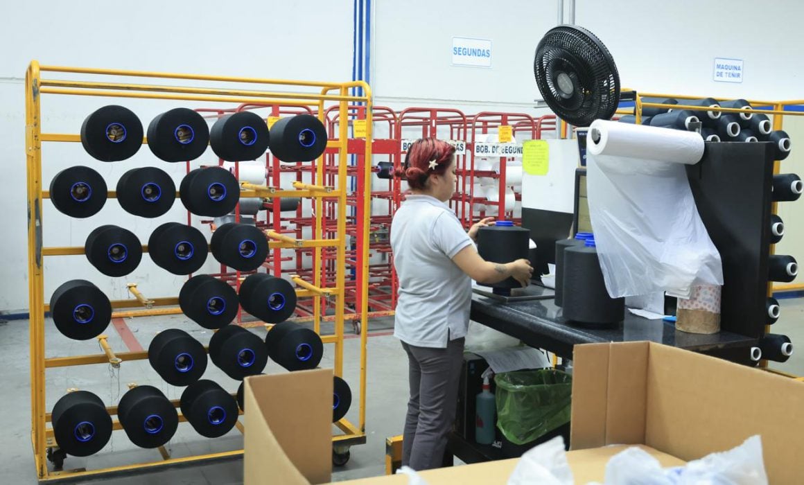 Industria de la transformación encabeza generación de empleo formal