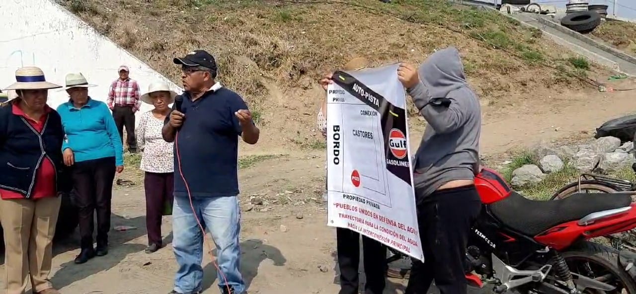 Pobladores de Coronango, Xoxtla y Tlaltenango bloquean autopista en protesta por perforación de pozos