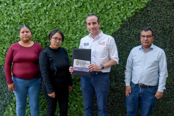 Firma Mario Riestra compromiso con Voz de los Desaparecidos 