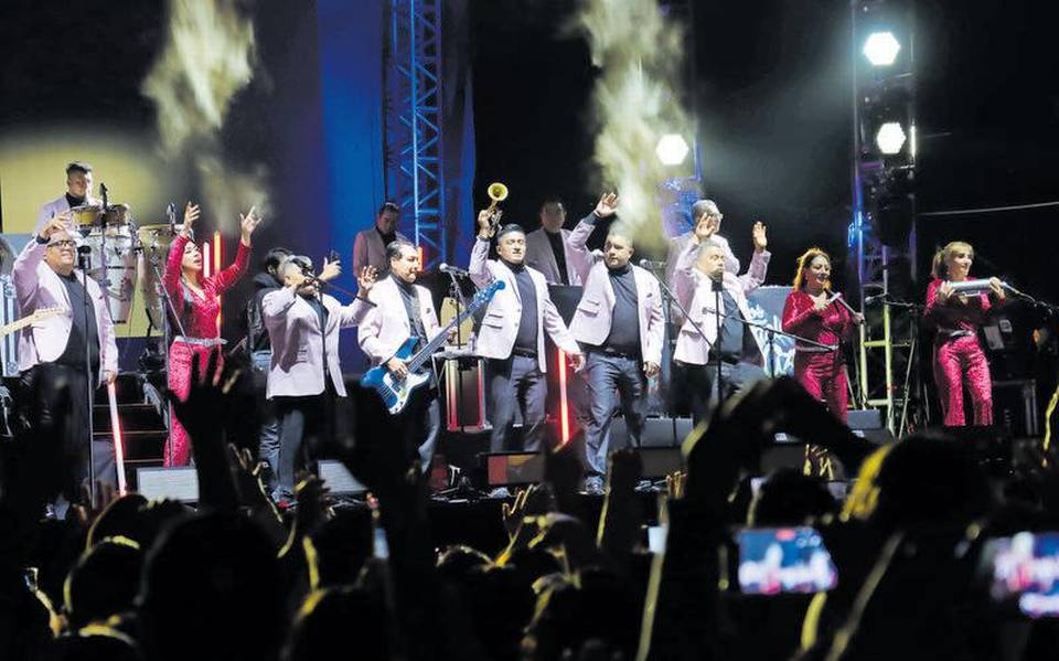 Enamoran Ángeles Azules a familias tlaxcaltecas en el recinto ferial