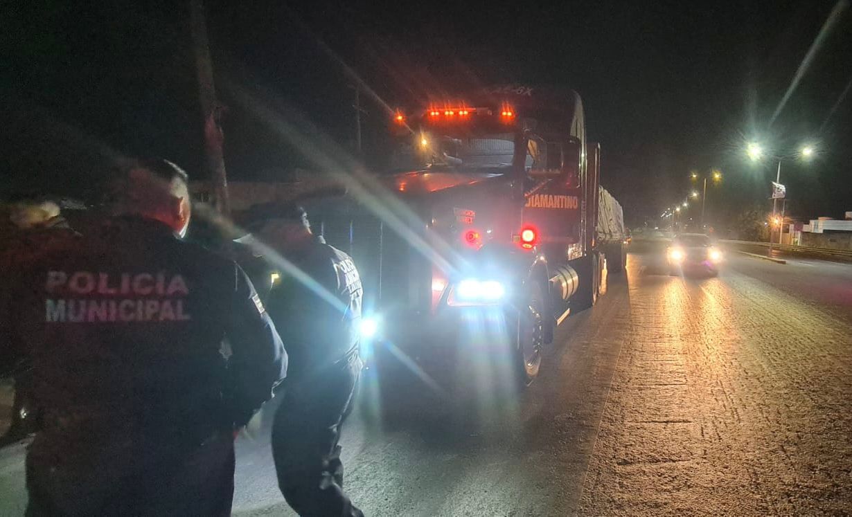Recupera policía de San Andrés Cholula tractocamión robado