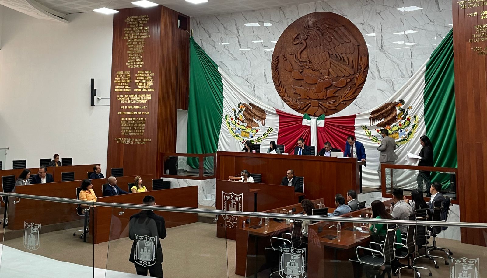 Reorganización de grupos parlamentarios y representantes de partidos en el Congreso Estatal