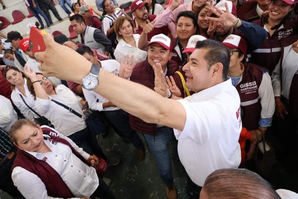 Alejandro Armenta planea una red de teleféricos para el estado