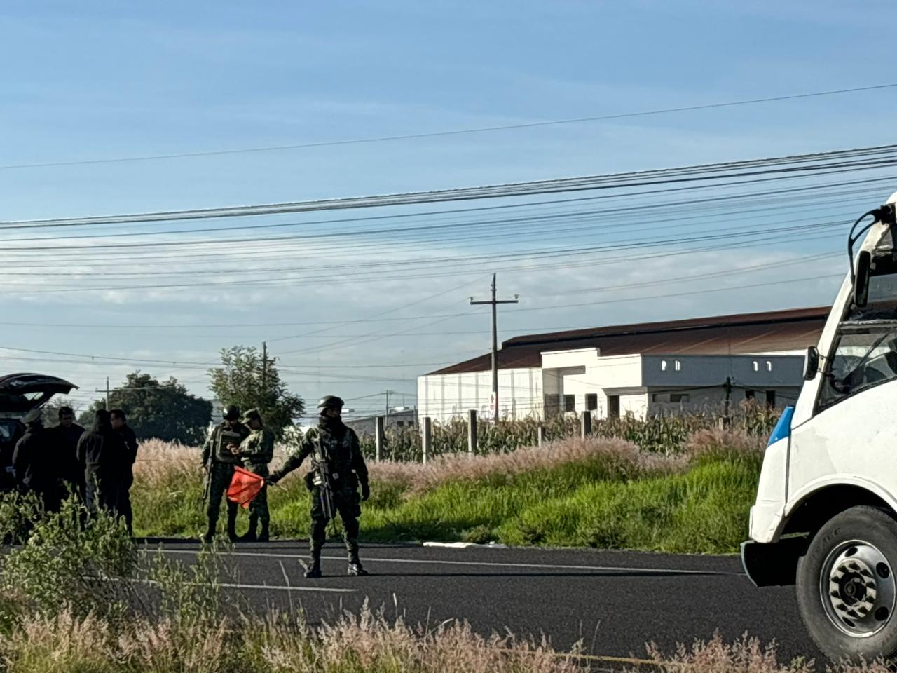 Localizan cadáver embolsado y encintado a un costado de la Vía Corta