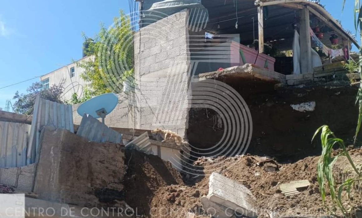 Derrumba barda de vivienda en Tepetitla