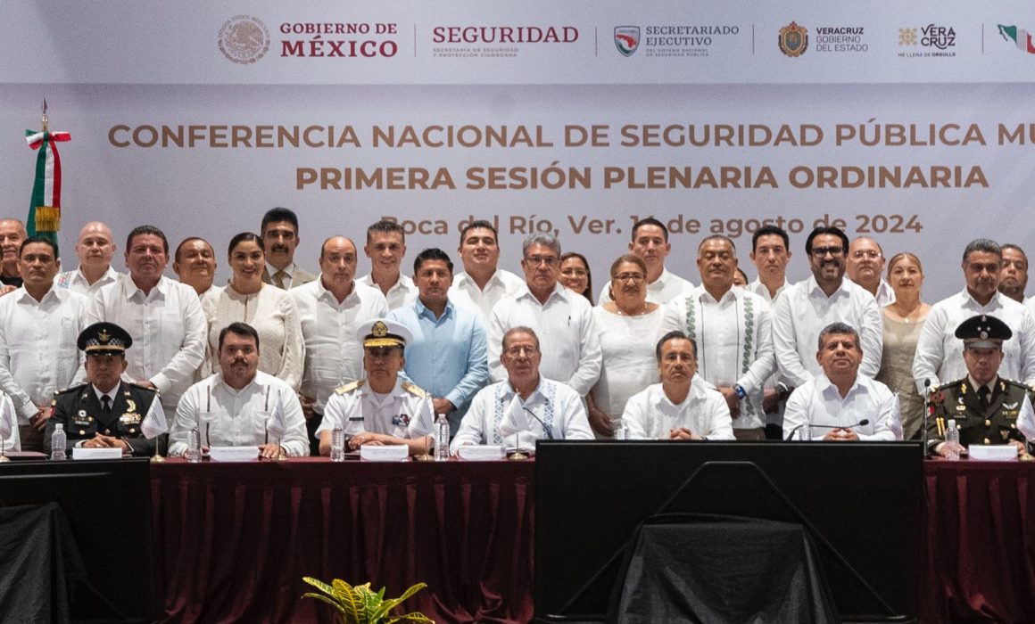 Alcalde de Tlaxcala va asamblea de la Conferencia Nacional