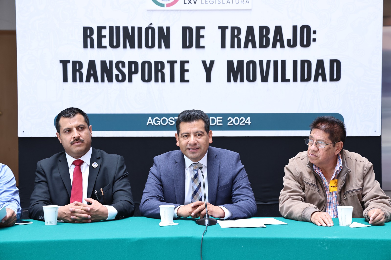 Llama Carlos Augusto a la defensa del gremio de transportistas