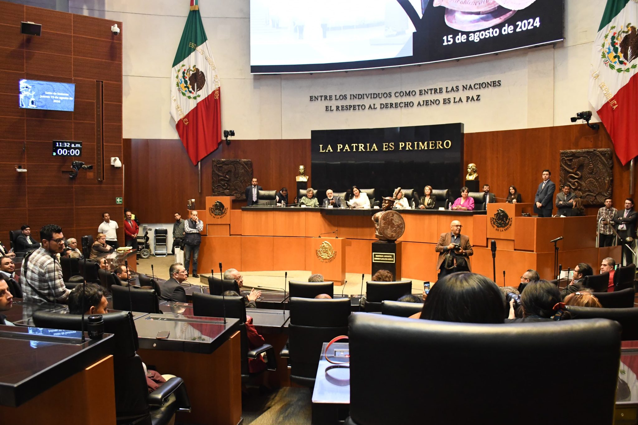 Ningún tlaxcalteca sentirá vergüenza; develan a Xicohténcatl en el Senado