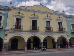 Se desata agarrón entre cubeteros e inspectores de Tlaxcala capital