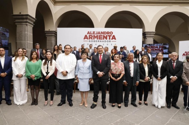 Armenta suma a más funcionarios de la actual administración a su gabinete 