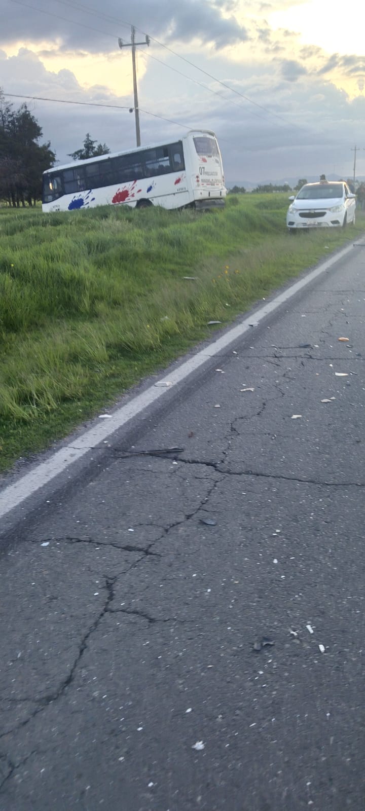 En Benito Juárez camioneta y microbús chocan sin lesionados
