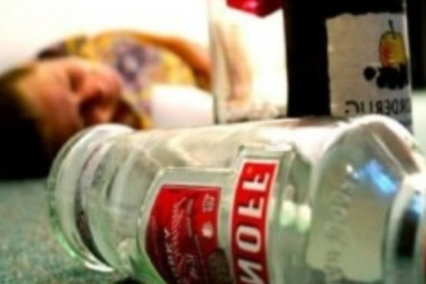 Joven fallece por alcohol adulterado en San Pedro Cholula