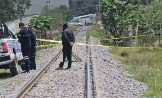 Hombre pierde la vida tras intentar cruzar las vías del tren en Puebla