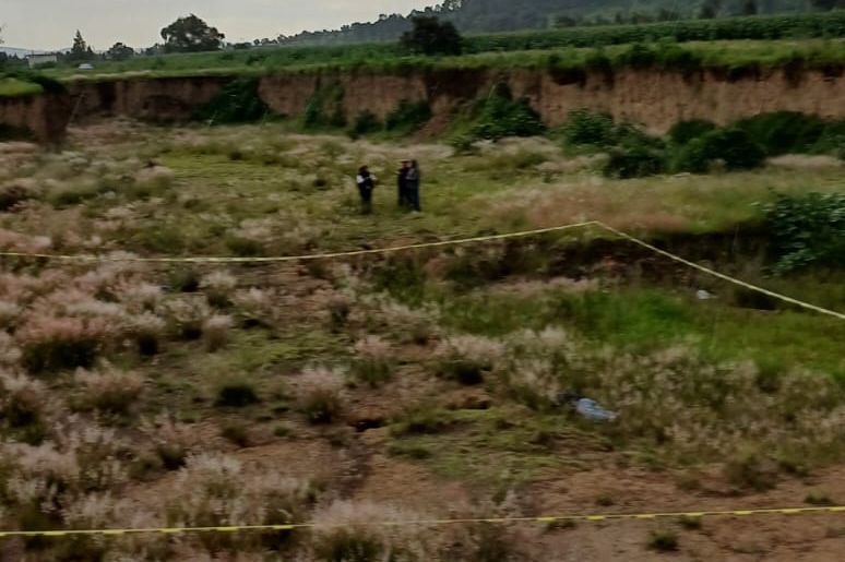Encuentran cuerpo de un hombre con huellas de violencia en San Juan Tlautla