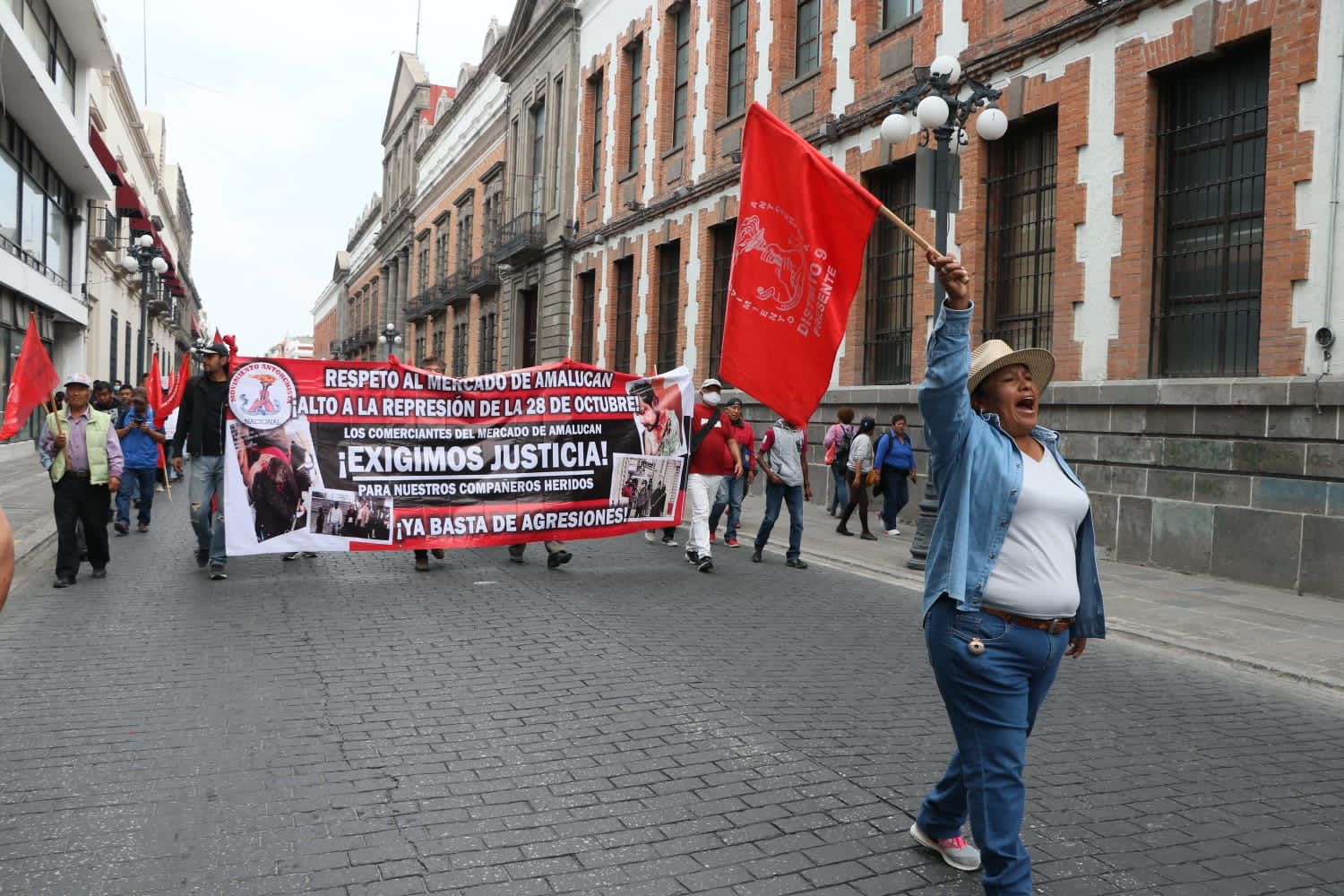 UPVA "28 de Octubre" realiza cierres intermitentes en Puebla en protesta por muerte de franelero