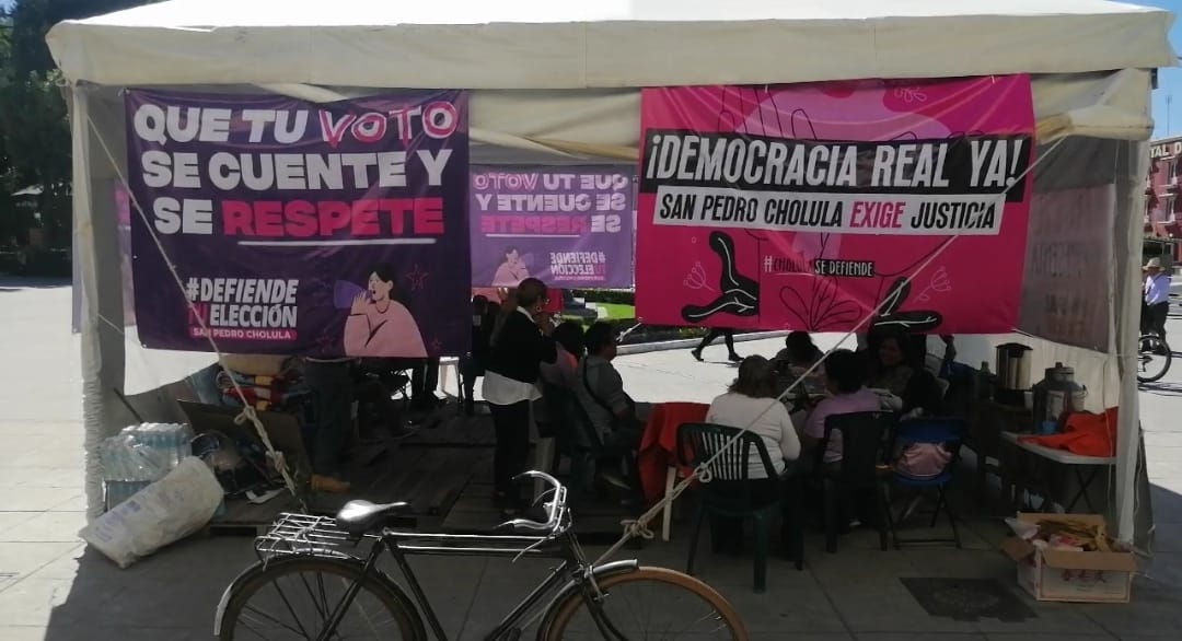 Vecinos instalan campamento de resistencia en San Pedro Cholula en defensa de la elección municipal