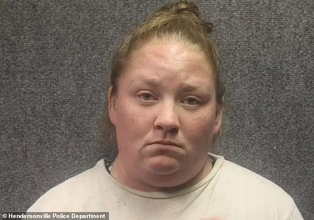 Madre priva de la vida a su hija de 7 años tras ahogarla en un arroyo en EUA 