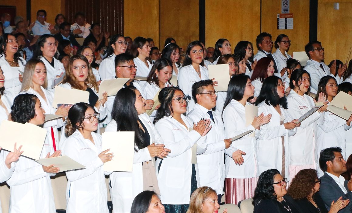 Egresó UATX profesionistas en Química Clínica