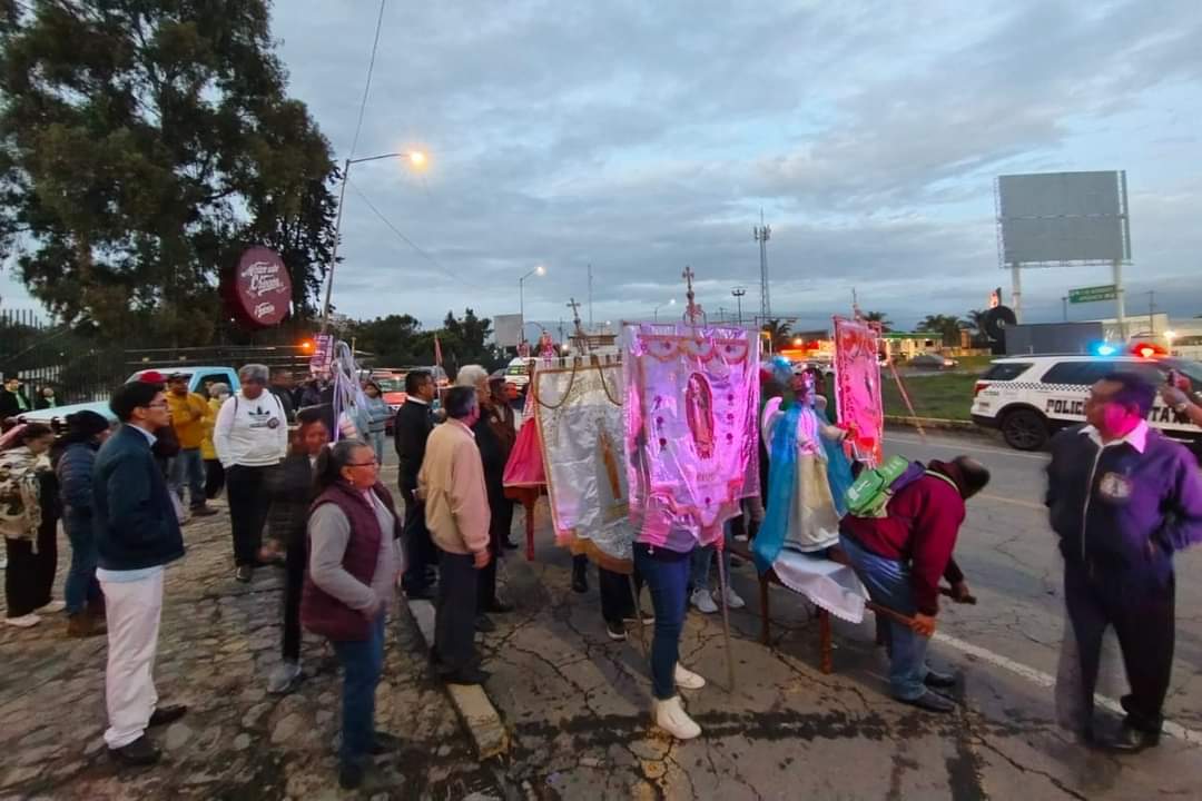 Feligreses tlaxcaltecas reciben con devoción reliquias de San Judas Tadeo