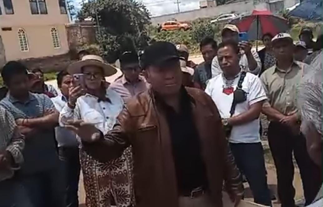 Denuncian vecinos de Tetela que ejidatarios de Tlatelulco pretenden adjudicarse deportivo