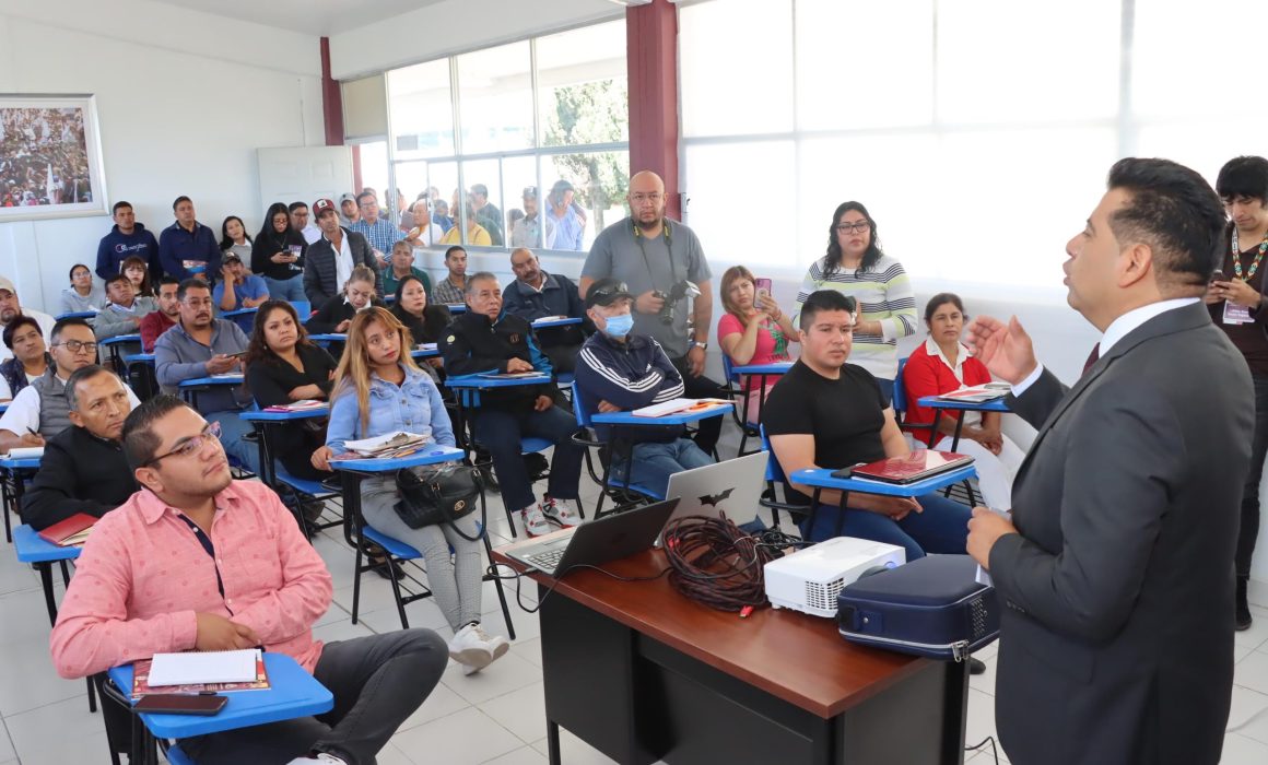 Capacita Morena a sus presidentes de comunidad electos