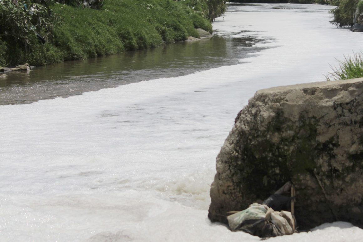 Colectivo Defensa del Agua denuncia deuda millonaria por falta de saneamiento en Puebla