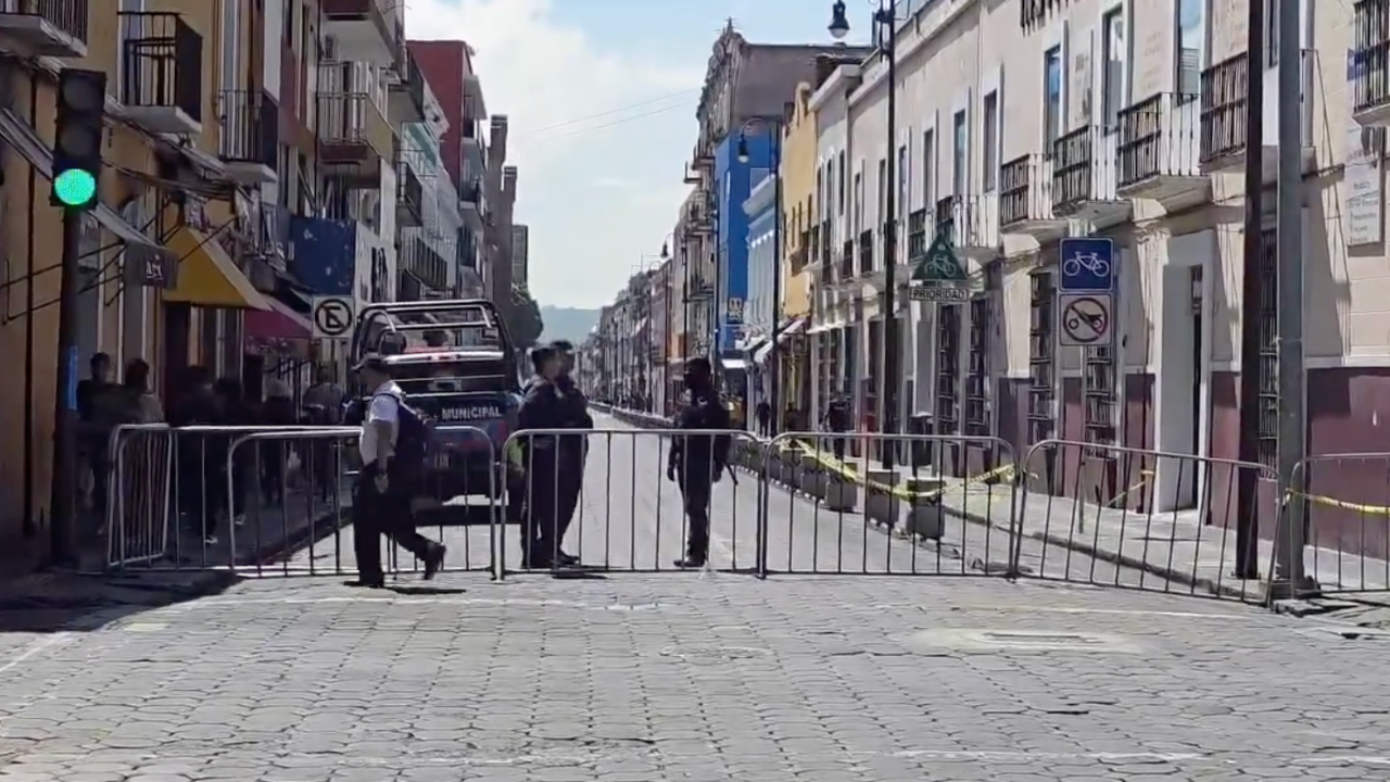 Refuerzan operativos viales en Puebla: Cierres en el Centro Histórico por ambulantes