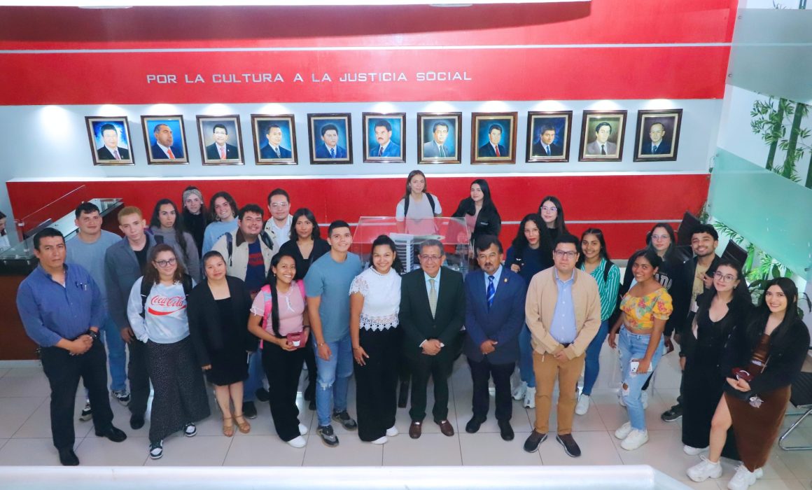 Da rector bienvenida a estudiantes de intercambio académico a la UATX