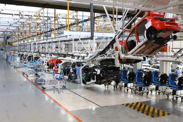 Sindicalizados de Volkswagen rechazan aumento salarial del 7 por ciento