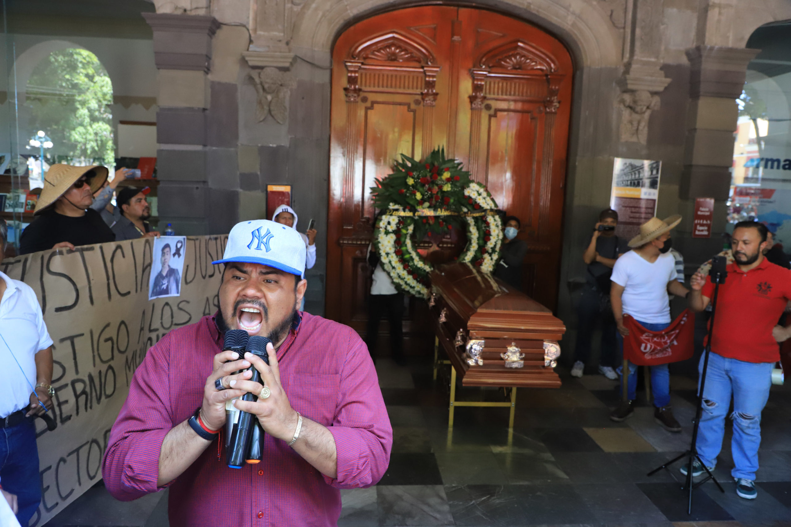 UPVA 28 de Octubre instala plantón en el Palacio Municipal tras marcha en Puebla