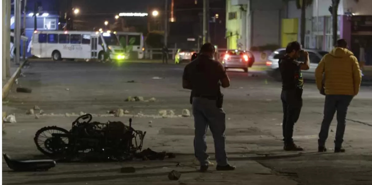 SSC presenta denuncias contra agresores de policías en estacionamiento de tienda de conveniencia