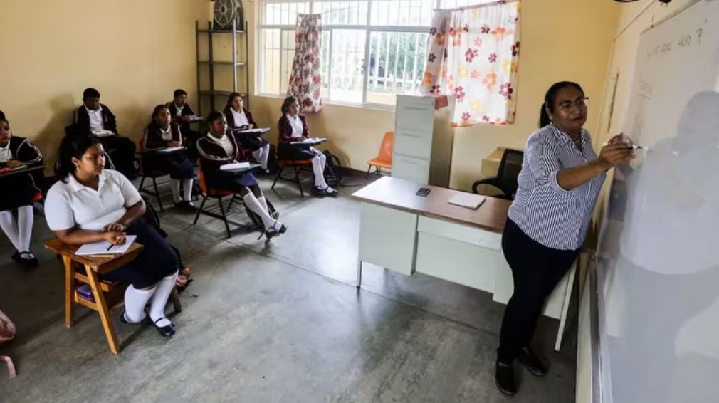 ¿Cuándo regresan a clases los estudiantes?