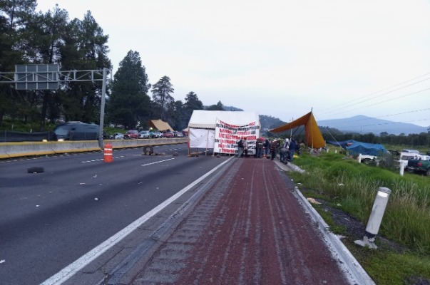 Acceden ejidatarios a abrir carril permanente en la México-Puebla 