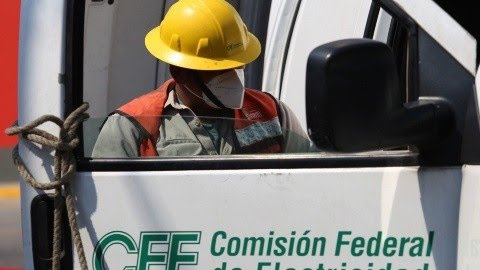 Sujetos se hacen pasar por trabajadores de CFE y estafan a capitalinos