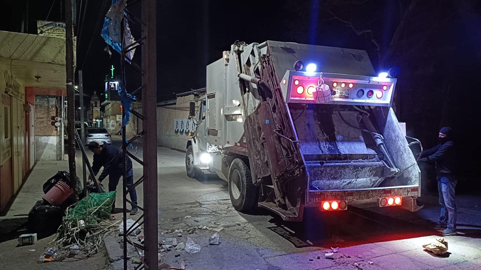 Ayuntamiento de San Pedro Cholula implementa recorrido nocturno de recolección de basura 