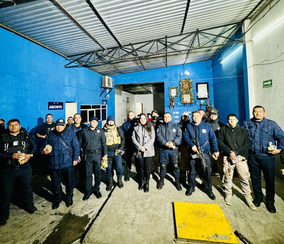 Reconocimiento a los policías de San Pedro Cholula durante las fiestas decembrinas