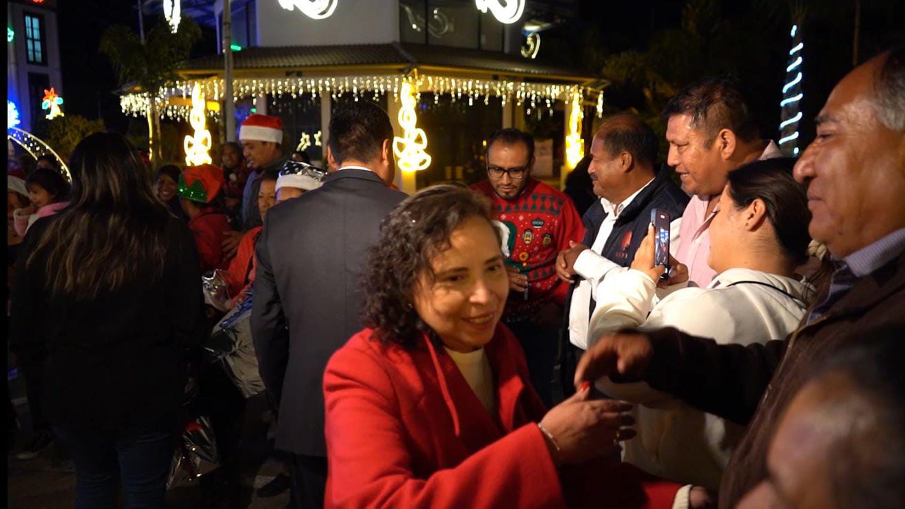 Reconoce Armando Aguirre a abuelitos con el programa "Abraza Coronango"