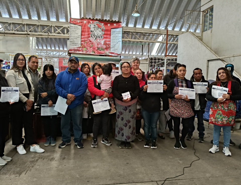 Capacitación en prevención de delitos para locatarios del Tianguis de Santiago Mixquitla