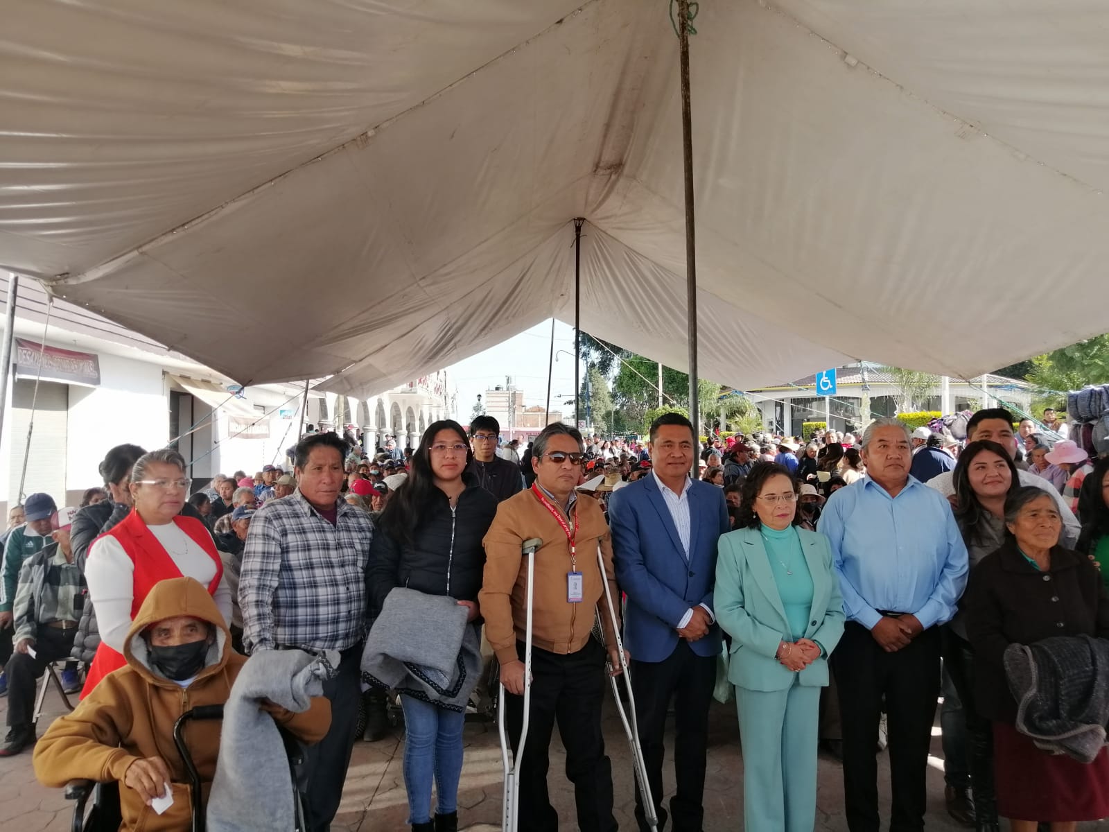 Armando Aguirre entrega chamarras a adultos mayores de Coronango: Un reconocimiento a su esfuerzo y ejemplo